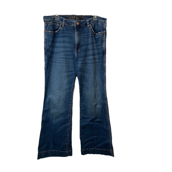 Women’s Wrangler Retro Boot Trouser Stretch High Rise Jeans Size 35X30 Med Wash - Picture 1 of 10